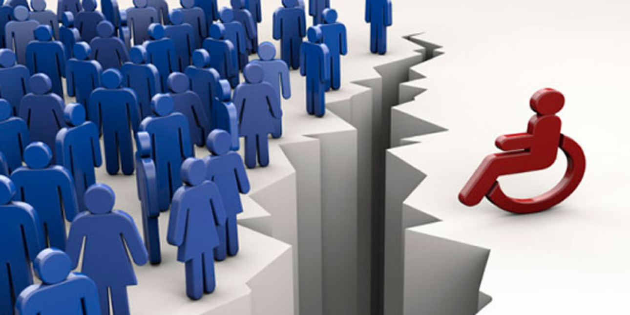 Railon toisella puolella paljon sinisiä ihmissymboleita ja toisella puolella punainen pyörätuoli-symboli. Kuvituskuva.