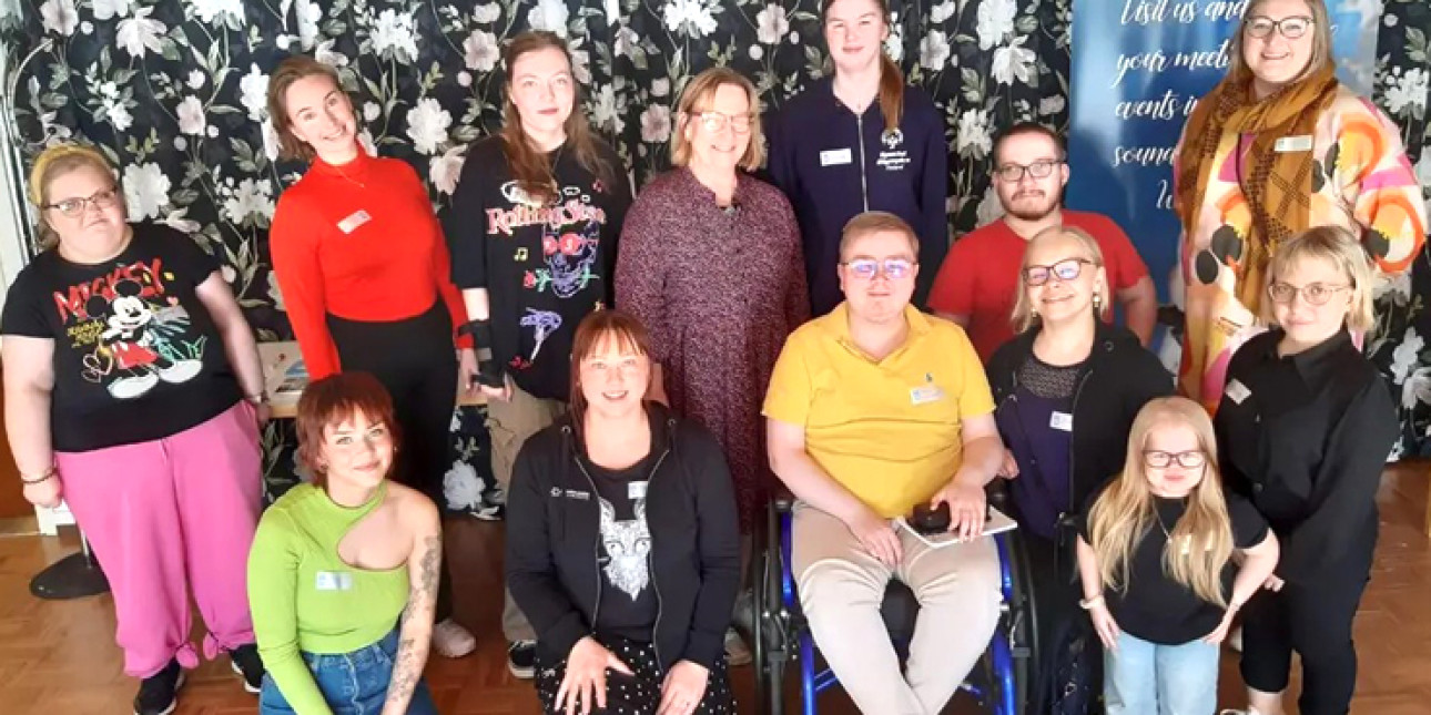 nuorten leiriin osallistujia