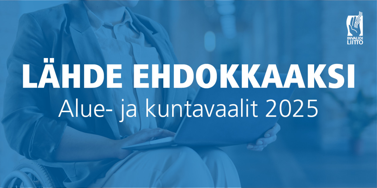 Sinisävyinen kuva, jossa taustalla pyörätuolissa istuva henkilö ja etualalla teksti lähde ehdokkaaksi