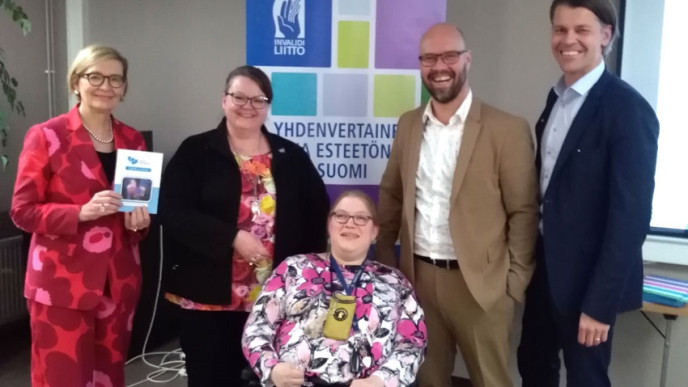 Kuvassa kansanedustajia vierailemassa Seinäjoella