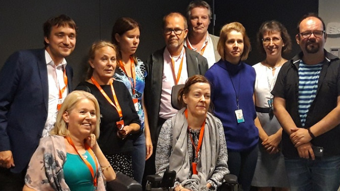 Traficomin ja vammaisjärjestöjen edustajat ryhmäkuvassa