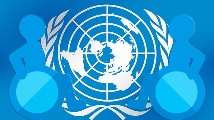 YK:n lippu sinisellä taustalla. 