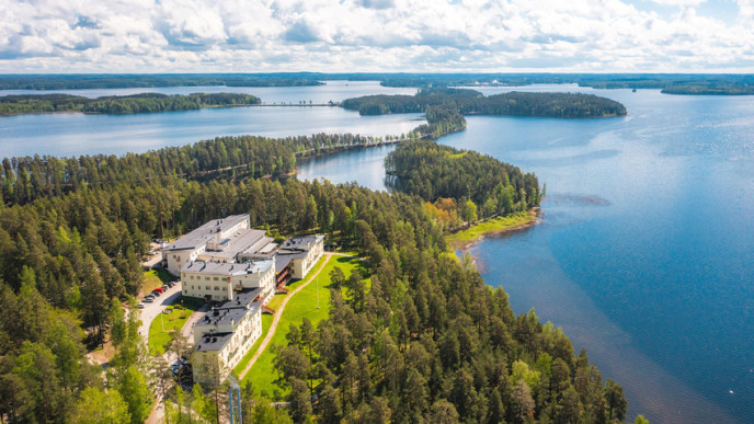 Maisemakuva hotelli Kruunupuistosta.